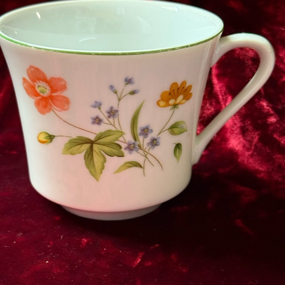 Castlecourt fine China April flowers